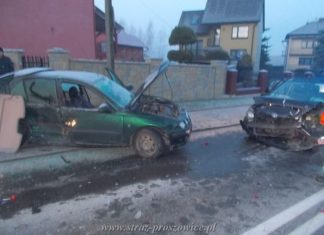 Wypadek dwóch samochodów w Proszowicach. Sześć osób poszkodowanych. FOTO !