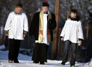Ministrant ukradł portfel podczas kolędy. Metodą zbliżeniową wykorzystał kartę i kupił gry komputerowe!