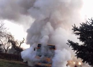 W płomieniach stanął autobus przegubowy. FILM, FOTO!