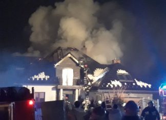 Pożar budynku mieszkalnego. W akcji 11 zastępów straży pożarnej. FOTO, FILM!