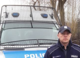 Pech złodzieja. Skradł samochód policjantowi a później minął się z nim na drodze.