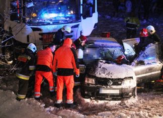 Poważny wypadek w Brzeszczach. Dwie osoby ranne. FOTO!