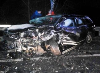 Poważny wypadek w nowosądeckim. Strażacy użyli narzędzi hydraulicznych. FOTO !