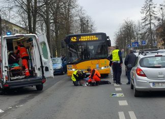 Piesza potrącona przez samochód trafiła do szpitala. ZDJĘCIA!