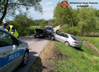 Wypadek dwóch samochodów osobowych w miejscowości Burów