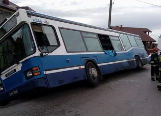 Zdarzenie drogowe z udziałem autobusu MPK w Rusocicach. ZDJĘCIA!