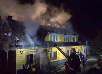 Groźny pożar budynku mieszkalnego w Podsarniu. ZDJĘCIA!