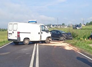 Poważny wypadek na DW957 w Jabłonce. Poszkodowane zostały dwie osoby. ZDJĘCIA!