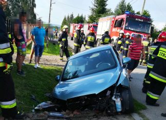 Stracił panowanie nad pojazdem i uderzył w przydrożny mostek. ZDJĘCIA!