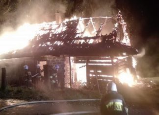 Czterech domowników poparzonych w pożarze budynku w Lachowicach. Sołtys prosi o pomoc dla pogorzelców. ZDJĘCIA!