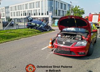 Dwa samochody zderzyły się w Balicach. ZDJĘCIA!