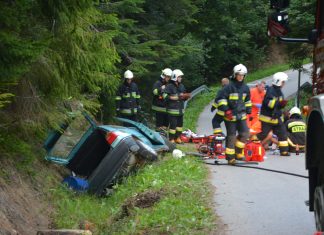 Tragiczny w skutkach wypadek na drodze prowadzącej pod Babią Górę. Nie żyje młody kierowca. ZDJĘCIA!