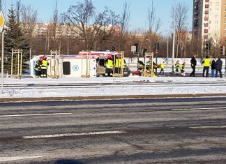 Wypadek z udziałem ambulansu w Krakowie. ZDJĘCIA!