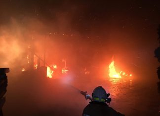 UWAGA! Płoną zabudowania gospodarcze w Bulowicach. Trwa akcja gaśnicza. ZDJĘCIA!
