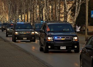 Policjanci i strażacy zabezpieczali wizytę delegacji USA i Polski w Oświęcimiu. ZDJĘCIA