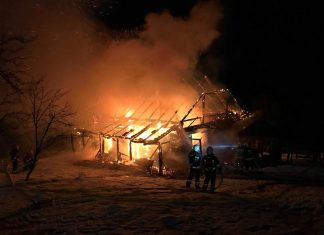 Pożar drewnianego budynku mieszkalnego w Pcimiu – ZDJĘCIA!