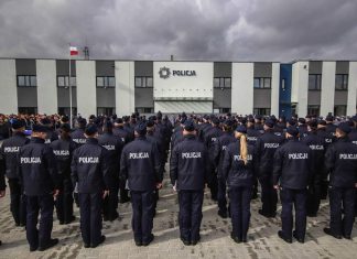 Uroczyste ślubowanie 135 nowo przyjętych policjantów. Już wkrótce zasilą szeregi małopolskiej Policji.