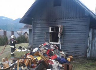 Pożar w drewnianym budynku. Skuteczna akcja gaśnicza strażaków – ZDJĘCIA!