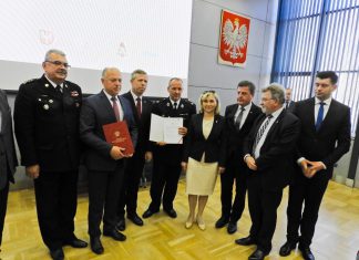 Promesy dla jednostek OSP z Małopolski na zakup nowych samochodów – ZDJĘCIA!