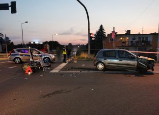 Ranny motocyklista trafił do szpitala. Wypadek w Chełmku. ZDJĘCIA