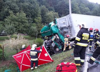 Tragiczny wypadek drogowy w Krzczonowie, k. Myślenic. Nie żyje kierowca samochodu ciężarowego – ZDJĘCIA!