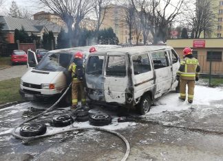 Pożar dwóch samochodów VW Transporter w Oświęcimiu