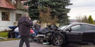 Poważny wypadek w powiecie myślenickim. Trwa ewakuacja osoby zakleszczonej