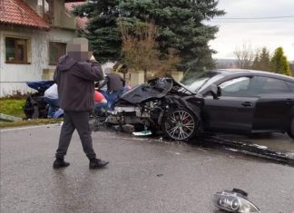 Poważny wypadek w powiecie myślenickim. Trwa ewakuacja osoby zakleszczonej