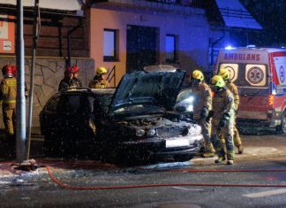 Zdarzenie drogowe z udziałem 4 samochodów osobowych w Nowym Targu