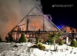 Nocny pożar zabudowań w powiecie suskim. ZDJĘCIA
