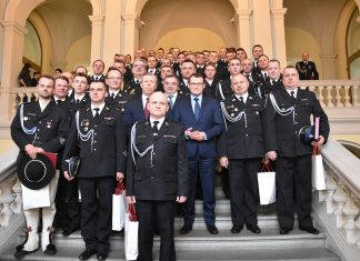 Rząd docenił strażaków OSP biorących udział w zeszłorocznej akcji po burzy na Giewoncie. ZDJĘCIA