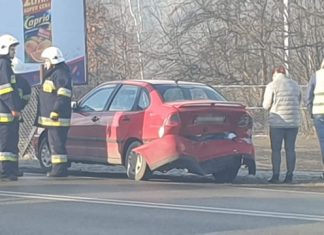 Wypadek drogowy w Stryszawie. Są osoby poszkodowane