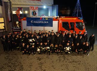 Powitanie nowych samochodów w OSP KSRG Łososina Dolna