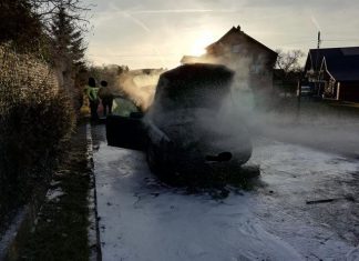 Pożar samochodu osobowego w Dobczycach – ZDJĘCIA