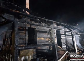 W akcji gaszenia pożaru brało udział 9 jednostek straży pożarnej, budynek spłonął doszczętnie ZDJĘCIA
