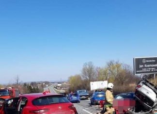 Zablokowana DK-7 w Gaju po zderzeniu sześciu samochodów – ZDJĘCIA!