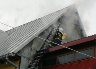 Pożar stolarni w Ratułowie. W akcji kilkanaście zastępów straży pożarnej – ZDJĘCIA!