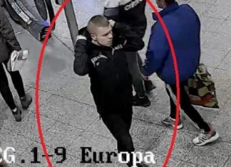 Amator kobiecych włosów w Krakowie. Mężczyzna miał na ulicy obciąć kobiecie włosy