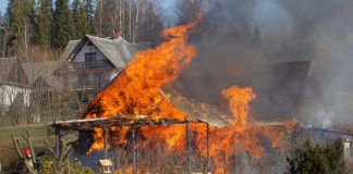 W Nowym Targu spłonął domek letniskowy ZDJĘCIA