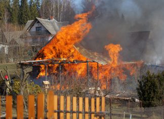 W Nowym Targu spłonął domek letniskowy ZDJĘCIA