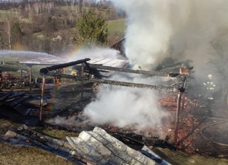 Pożar budynku gospodarczego w powiecie nowosądeckim – ZDJĘCIA