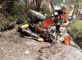 Przywrócony ciągnik w powiecie nowosądeckim. Są osoby poszkodowane – ZDJĘCIA