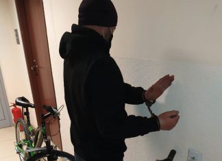 Kraków. Złodziej rowerów wpadł, bo nie miał maseczki.