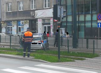 Kraków: Zderzenie radiowozu z samochodem osobowym – ZDJĘCIA
