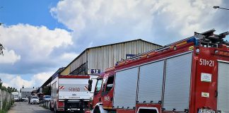 Strażacy z grup chemicznych interweniują w Trzebini w powiecie chrzanowskim