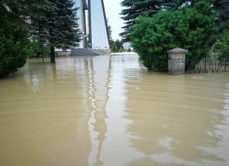 Ostrzeżenie przed kolejnymi intensywnymi opadami deszczu