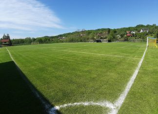 Piłkarz opuścił kwarantanne i stawił się na meczu, może spotkać go sroga kara