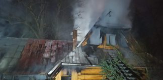 Drewnianego budynku nie udało się uratować. Ogromne straty po pożarze. ZDJĘCIA!