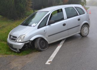 Skradzionym pojazdem wjechał do rowu