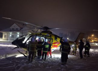 Po awanturze podpalił dom i uciekł. W trakcie poszukiwań rzucił się z nożem na policjantów, którzy go postrzelili – ZDJĘCIA!